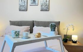 Appartamento A Pochi Passi Dalla Stazione Comodo A Coppie E Famiglie, Casa Ferrucci